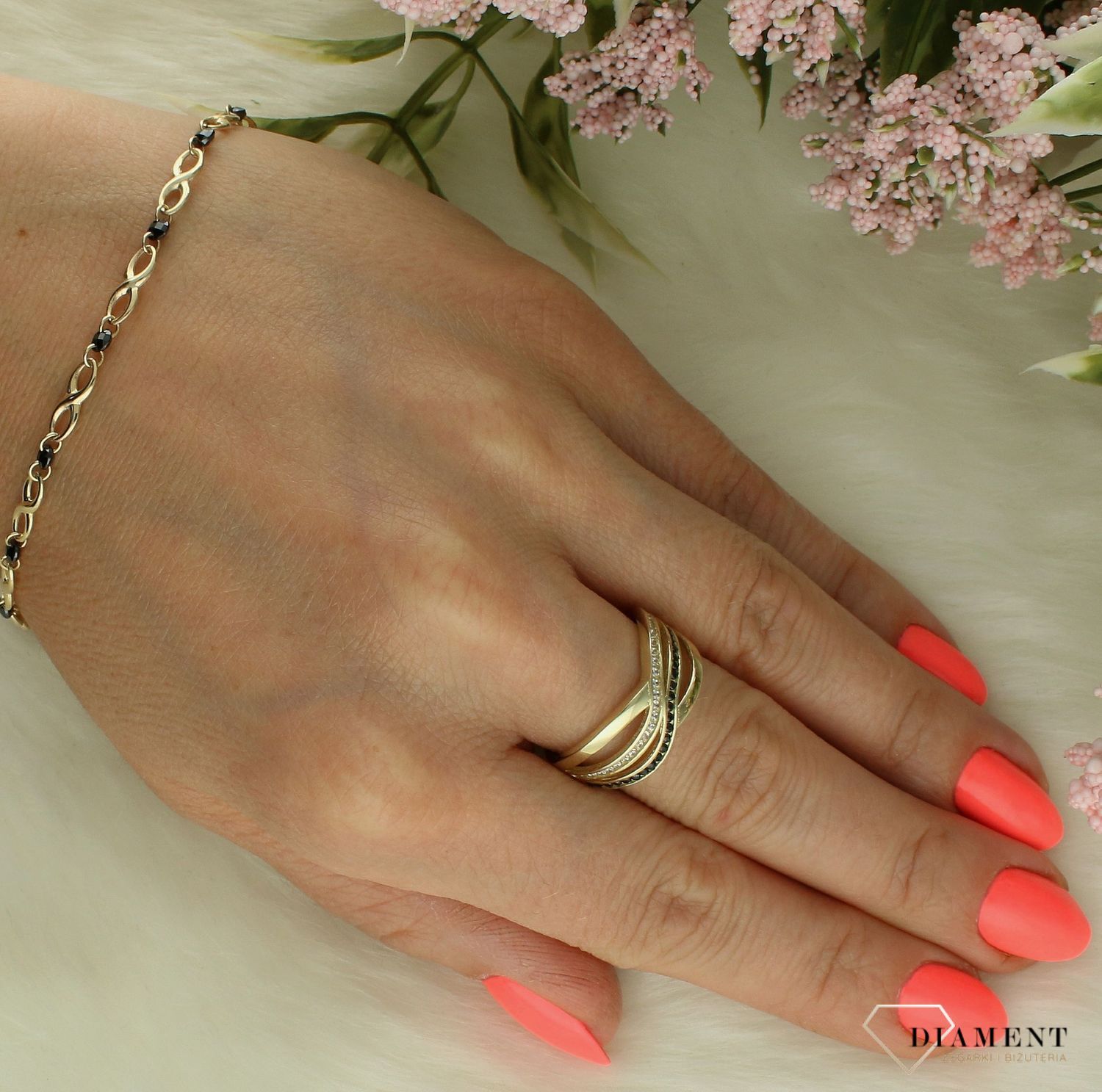 Złoty pierścionek damski 375 czarno-białe cyrkonie PI 4147C 375. Złoty pierścionek damski. Złoty pierścionek na prezent. Pierścionek złoty dla kobiety. Złoty pierścionek próby 375. Pierścionek złoty z czarnymi cyrkoniami (1).jpg